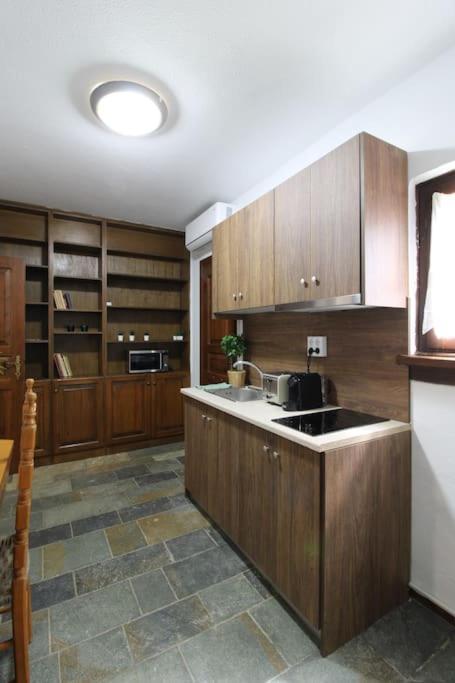 Raise Traditional Getaway Apartment