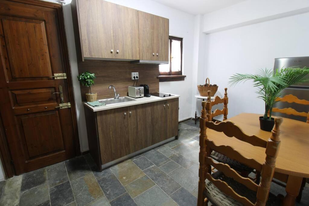 Raise Traditional Getaway Polydrossos