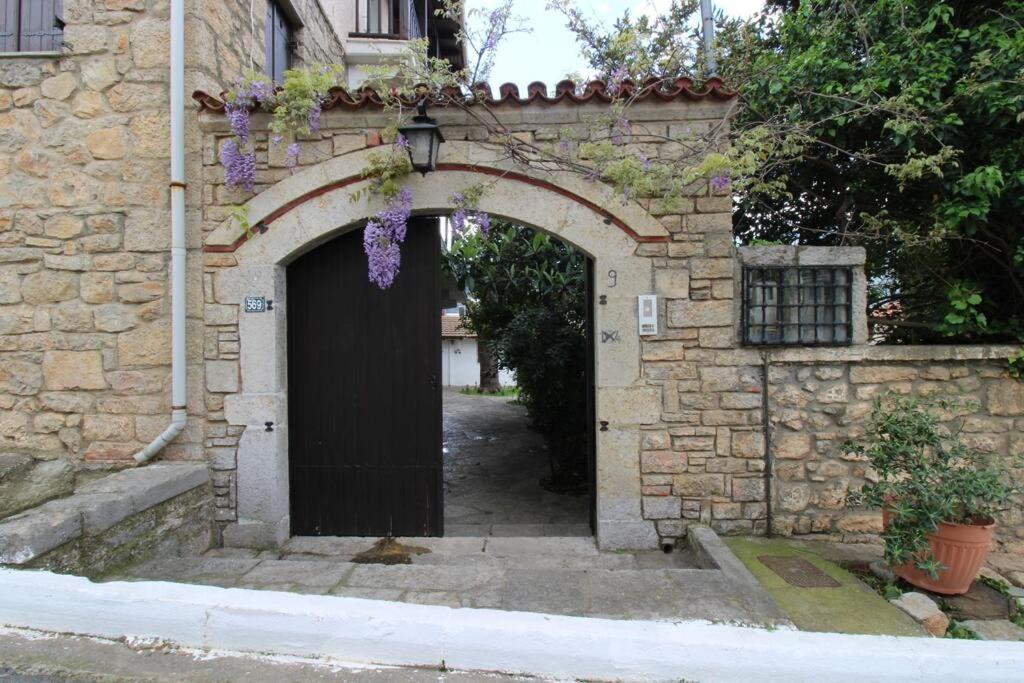 Apartment Raise Traditional Getaway Polydrossos
