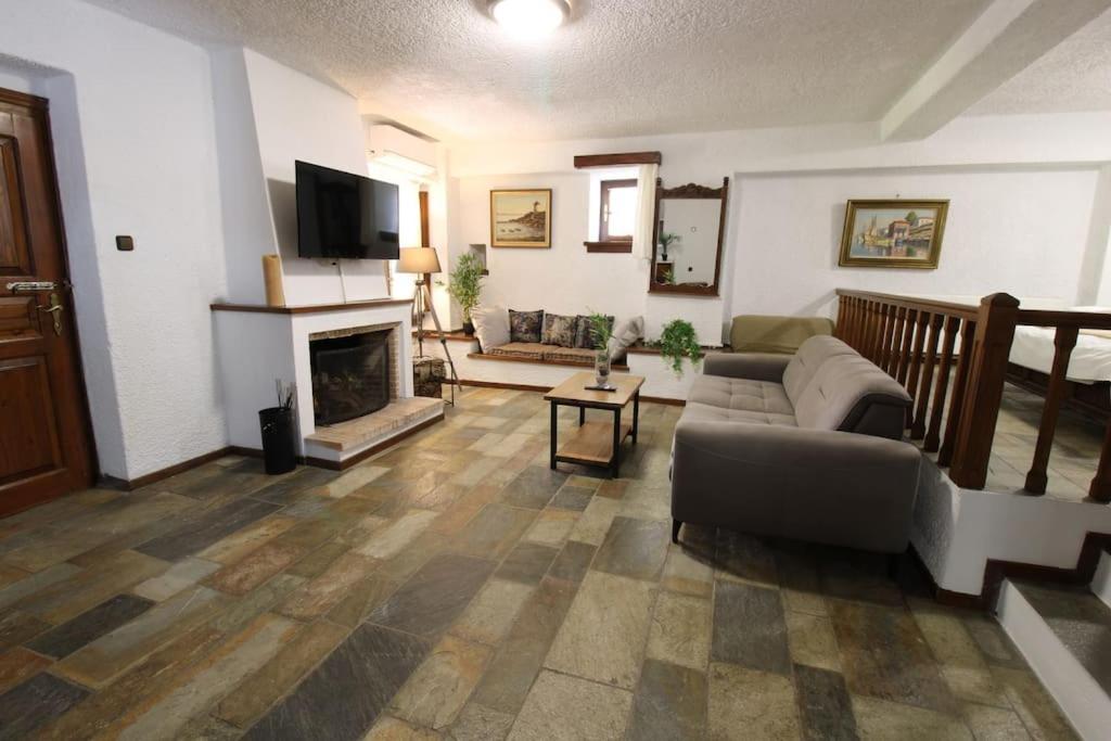 Apartment Raise Traditional Getaway *